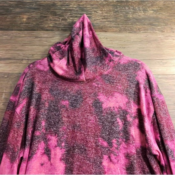 PINK Victoria's Secret Pink and Black Hoodie - Picture 4 of 9